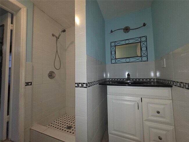 Building Photo - 3431 Overland Dr