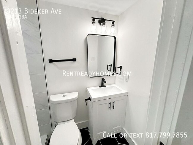 Building Photo - 3213 Bideker Ave