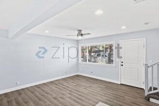 Building Photo - Unit Apt 2