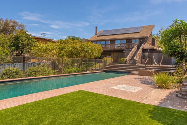Building Photo - Iconic A-Frame Encinitas 4 Bed + Studio Sp...