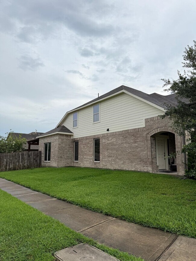 Building Photo - 20703 Winghaven Dr