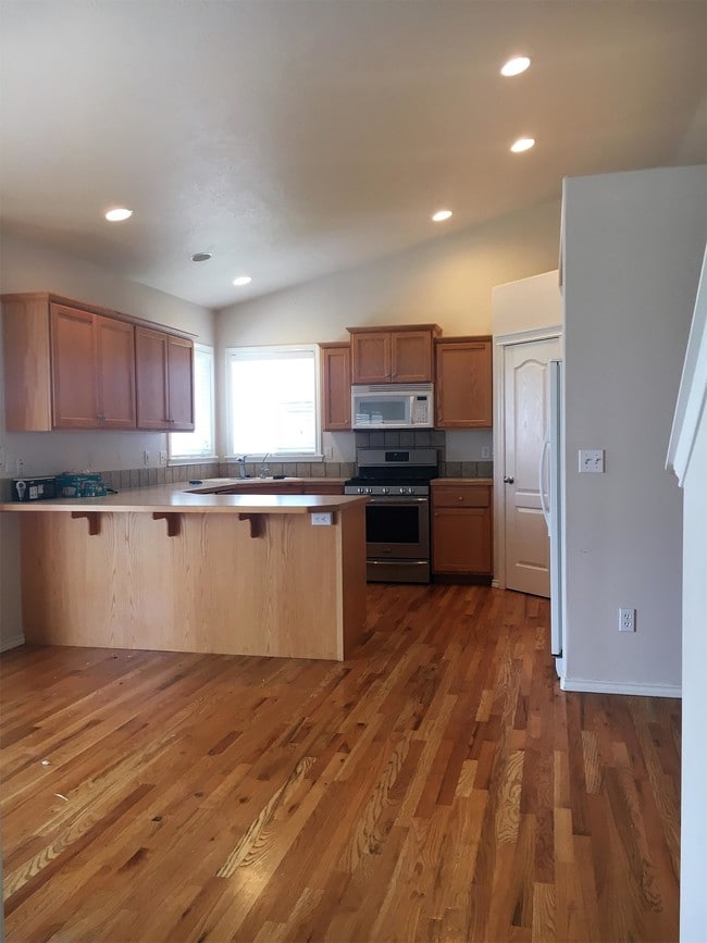 Building Photo - 725 W Ashby Dr