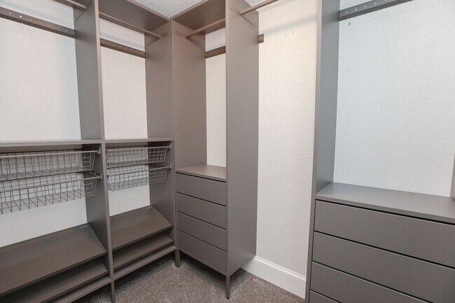 Building Photo - Stunning home rental in Portsmouth!