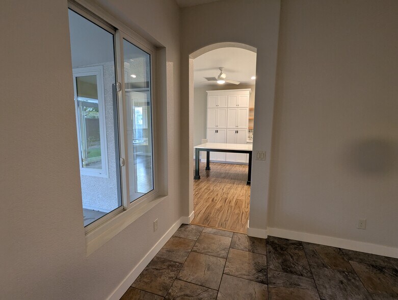 Building Photo - 267 E Smoke Tree Rd