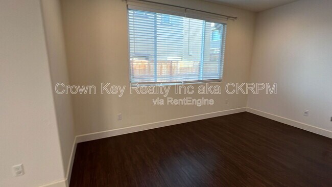 Building Photo - 448 Albertina Ave