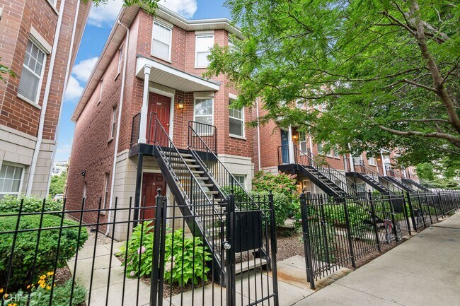 Primary Photo - 645 W Elm St