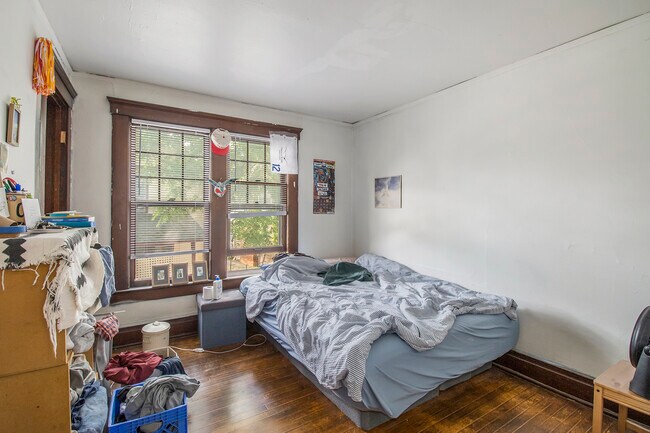 Building Photo - 852 Brookwood-