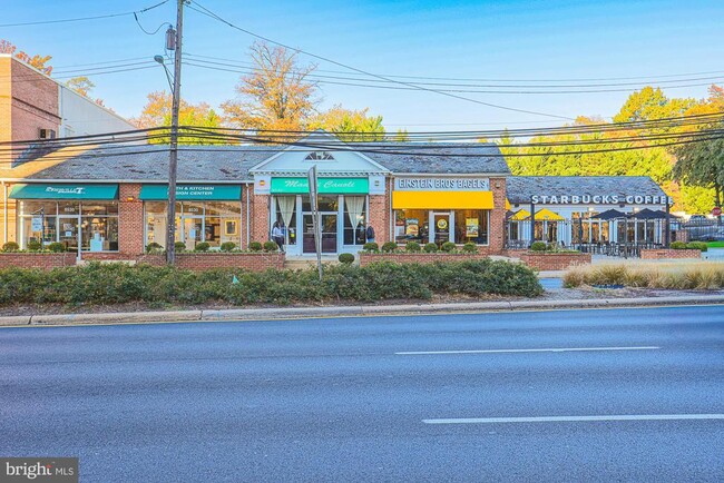 Building Photo - 3535 Chevy Chase Lake Dr