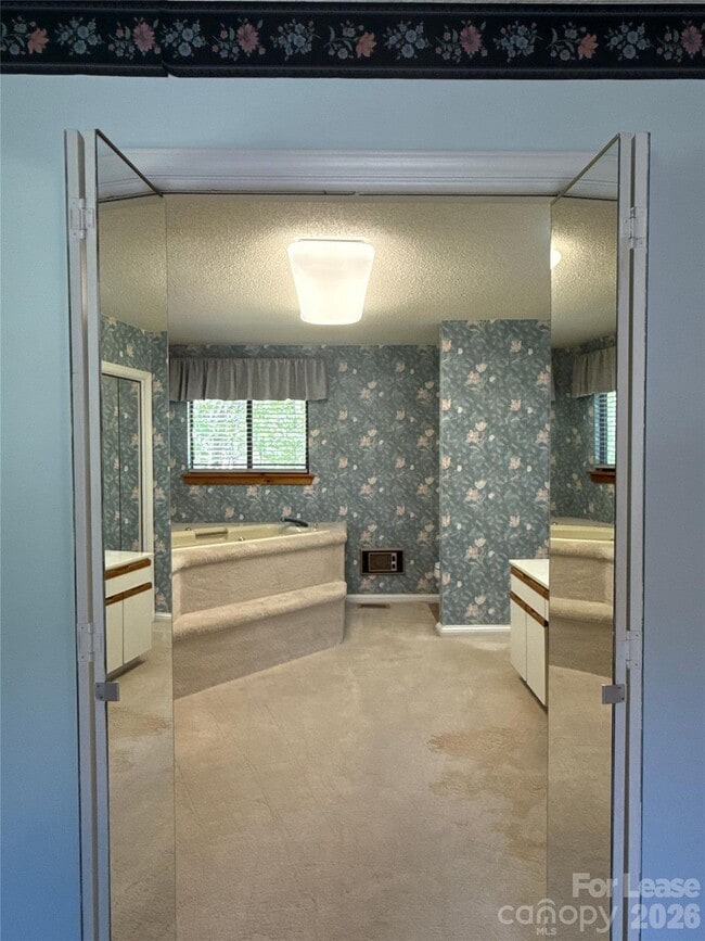 Building Photo - 13930 Idlewild Rd