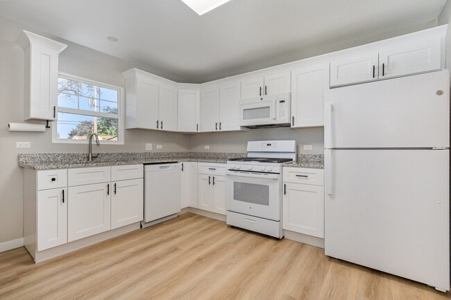 Building Photo - 15824 S Collins Dr