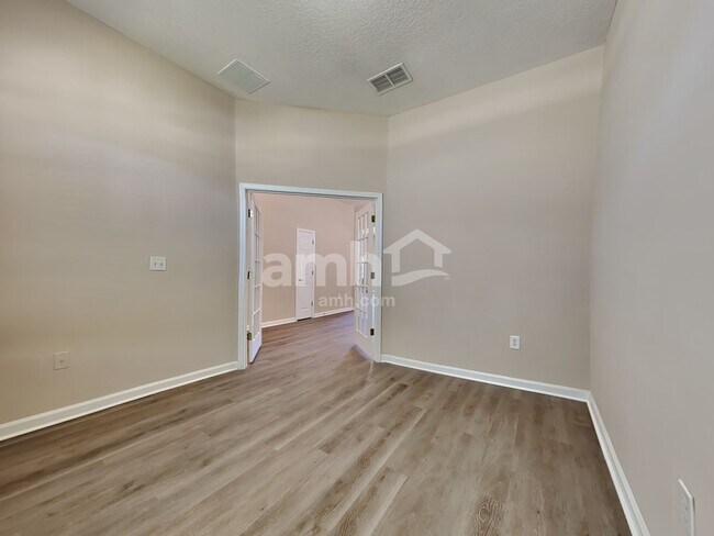 Building Photo - 3108 Silverado Cir