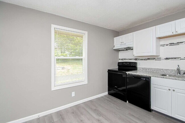 Building Photo - For Rent: Spacious Studio with 2 Baths in ...