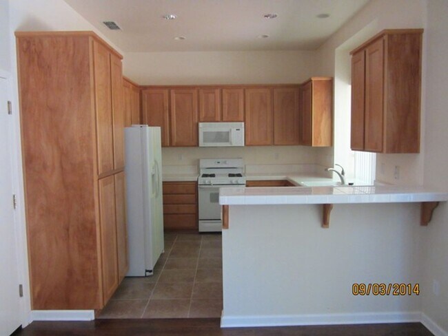 Building Photo - 858 Laurel Dr