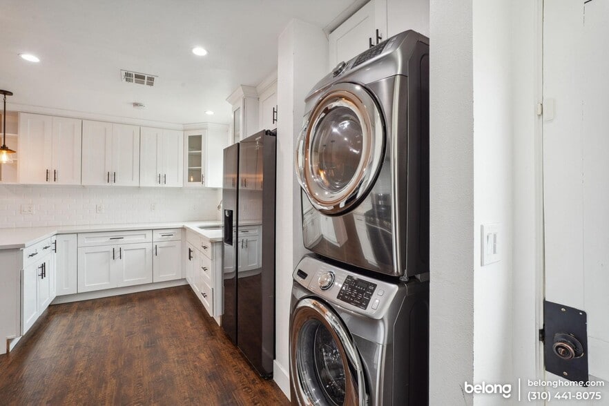 Building Photo - 1133 W 78th St