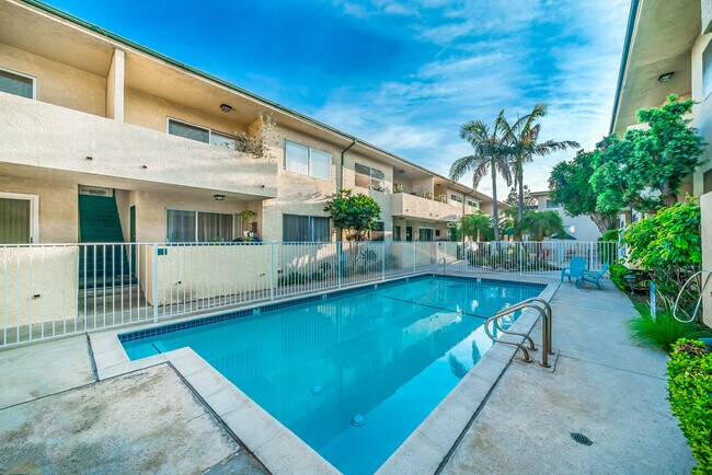 Building Photo - 5328 Newcastle Ave