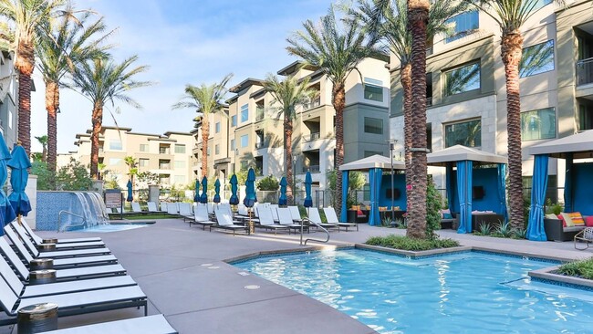 Building Photo - 555 S Galleria Way