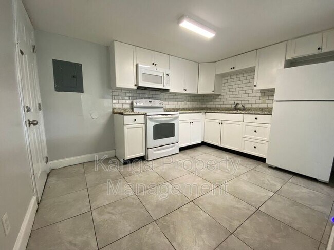 Primary Photo - 3204 Louisiana Ave