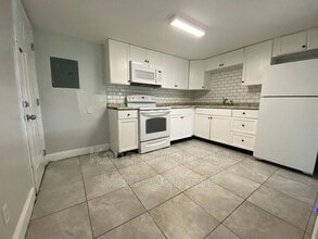 Building Photo - 3204 Louisiana Ave