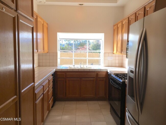 Building Photo - 3087 E Hillcrest Dr