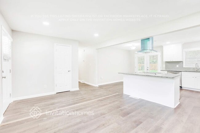 Building Photo - 3237 Tulip Dr