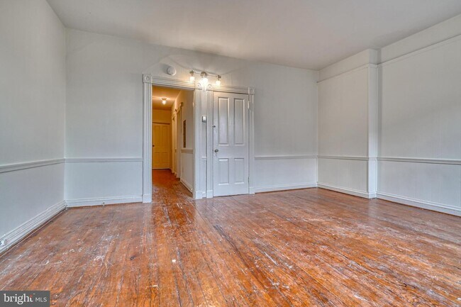 Building Photo - 210 Laurens St