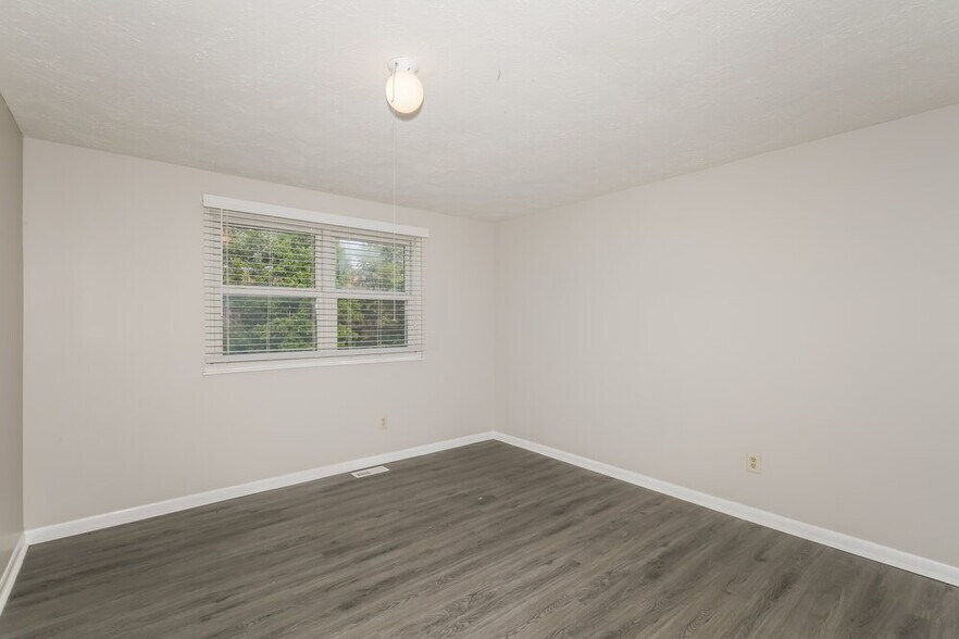 Building Photo - 8931 Squire Ct