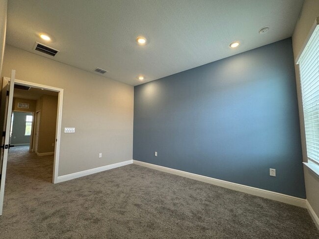 Building Photo - 16308 Hamlin Hills Rd