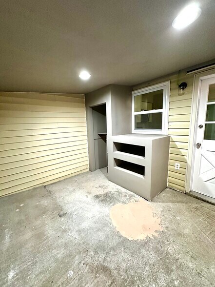 Building Photo - 1605 Fawn Vista Dr N