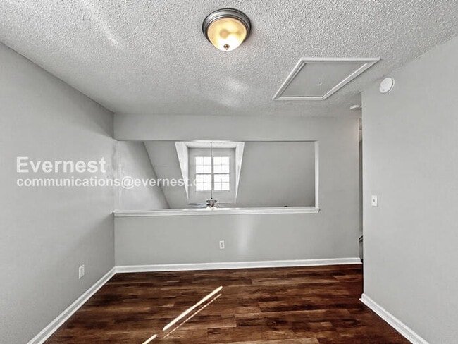 Building Photo - Spacious Home with Garage and Modern Features