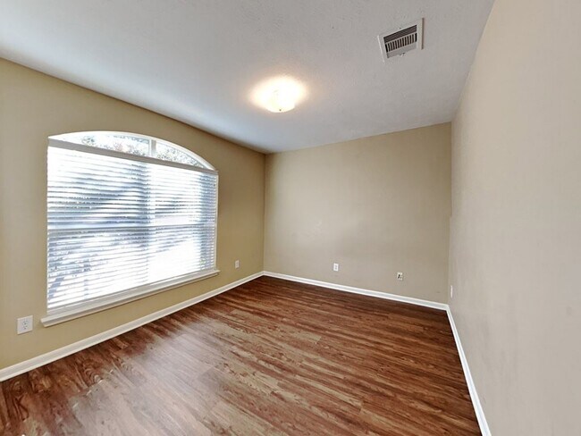 Building Photo - 12403 Fort Dupont Ln