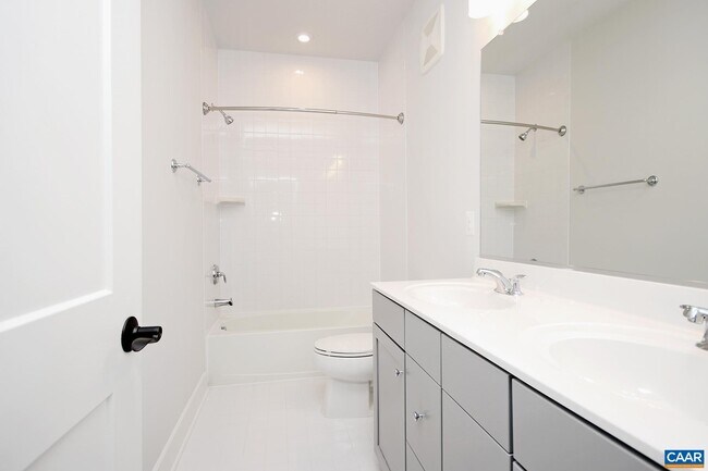 Building Photo - 806 Wesley Ln