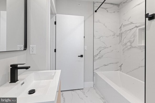 Building Photo - 713 S 58th St