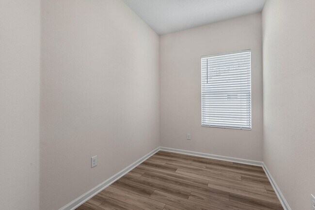 Building Photo - 46 Poplar Dr