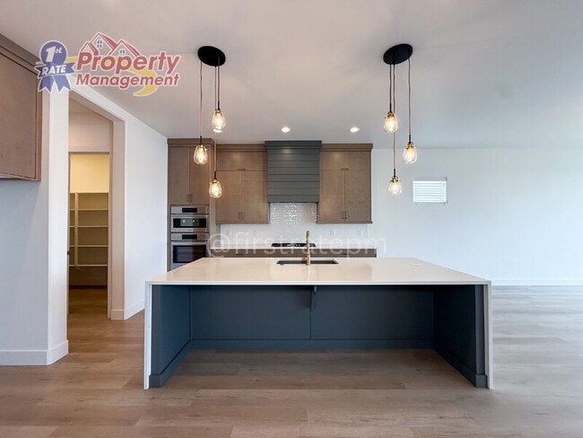 Building Photo - 3024 E Parulo Dr