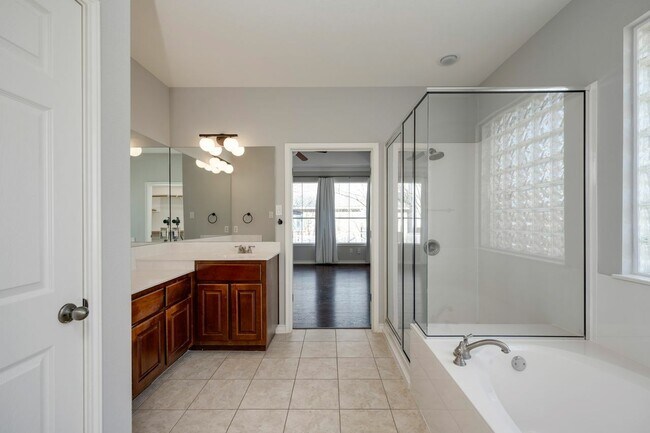 Building Photo - 2916 Alsatia Dr