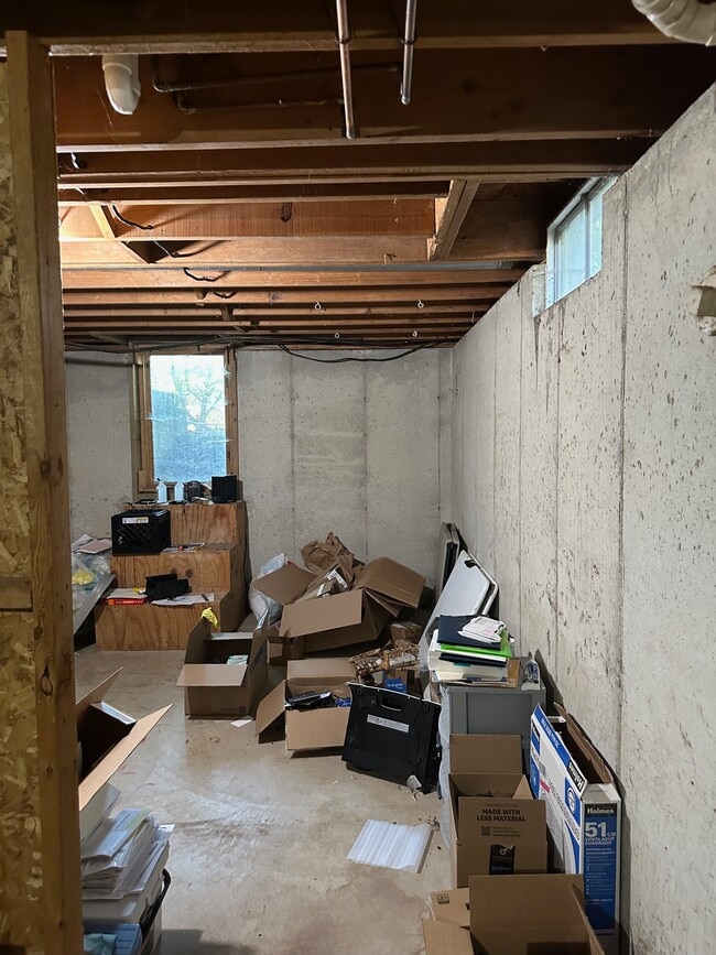 Building Photo - 2973 Memorial Dr