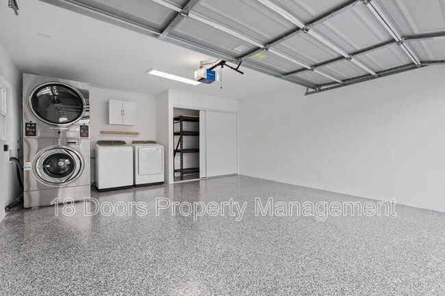 Building Photo - 4535 Winona Ave