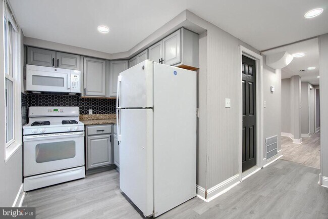 Building Photo - 3807 Fleetwood Ave