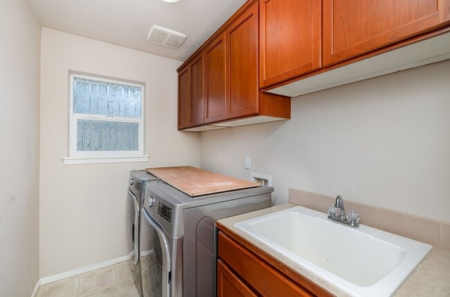 Building Photo - Stylishly updated 4 BedroHome in Park at C...