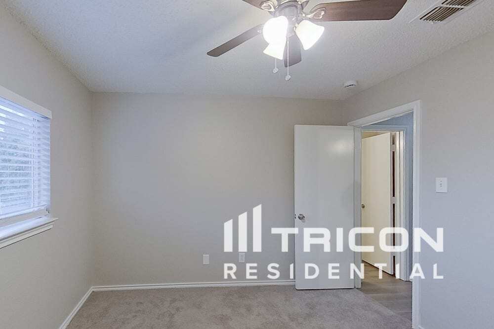 Building Photo - 2208 Capstan Dr