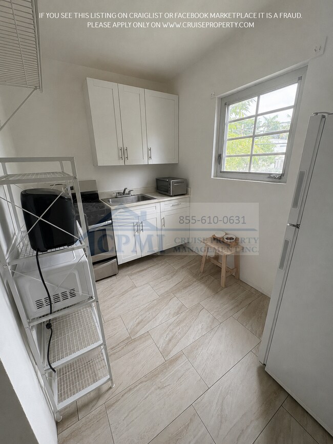 Interior Photo - 3631 Thomas Ave Miami, FL 33133
