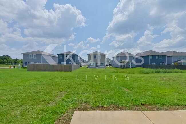 Building Photo - 6405 Upchurch Dr