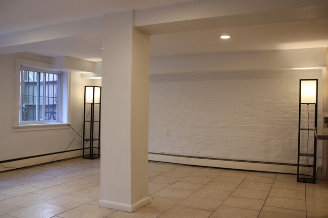 Building Photo - 12 Follen St