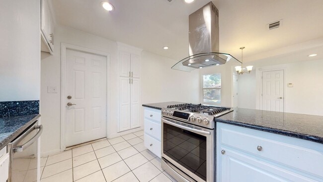 Building Photo - AVAILABLE NOW! RANCHO CUCAMONGA UPDATED Family Home 4+2