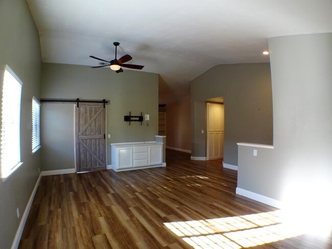 Building Photo - 3008 California Park Dr