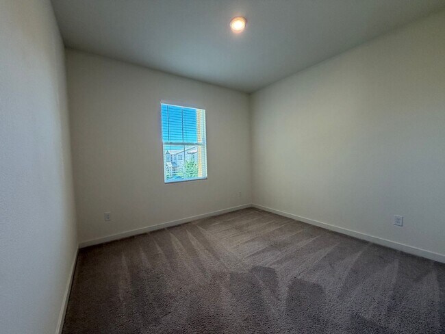 Building Photo - Beautiful 3-Bedroom Home in Anatolia