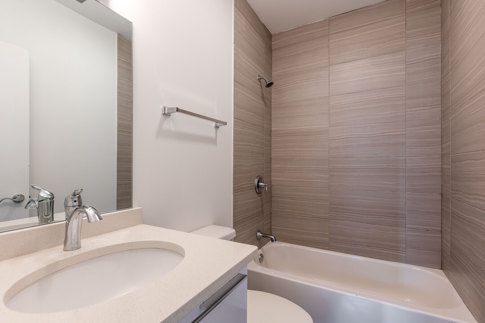 Building Photo - 2700 W North Ave