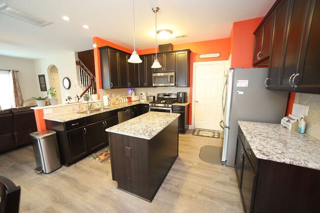 Building Photo - 709 Lone Pine Loop