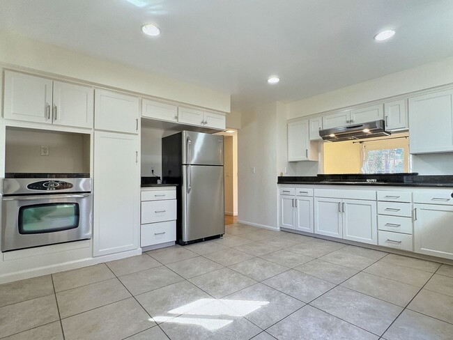 Building Photo - 4BD/2BA – Bright Los Altos cul-de-sac home...