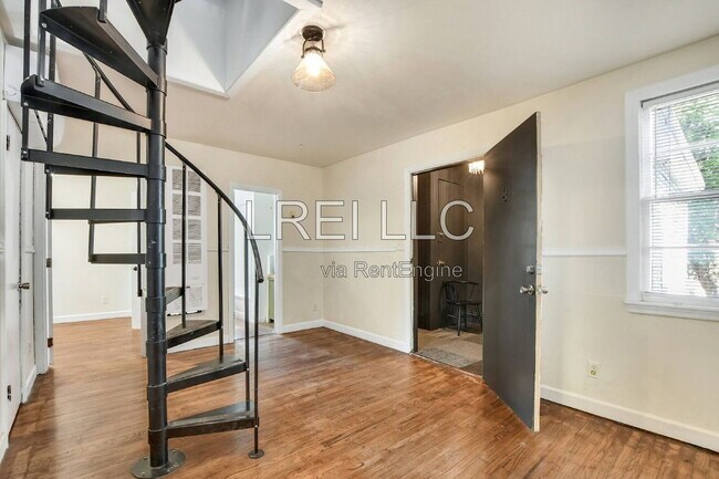 Building Photo - 710 Rubel Ave